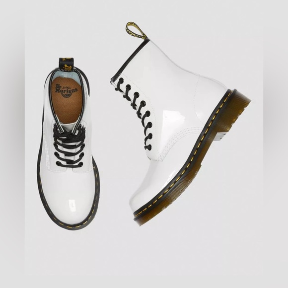 NWT 1460 WOMEN'S PATENT LEATHER LACE UP BOOTS - Picture 8 of 9